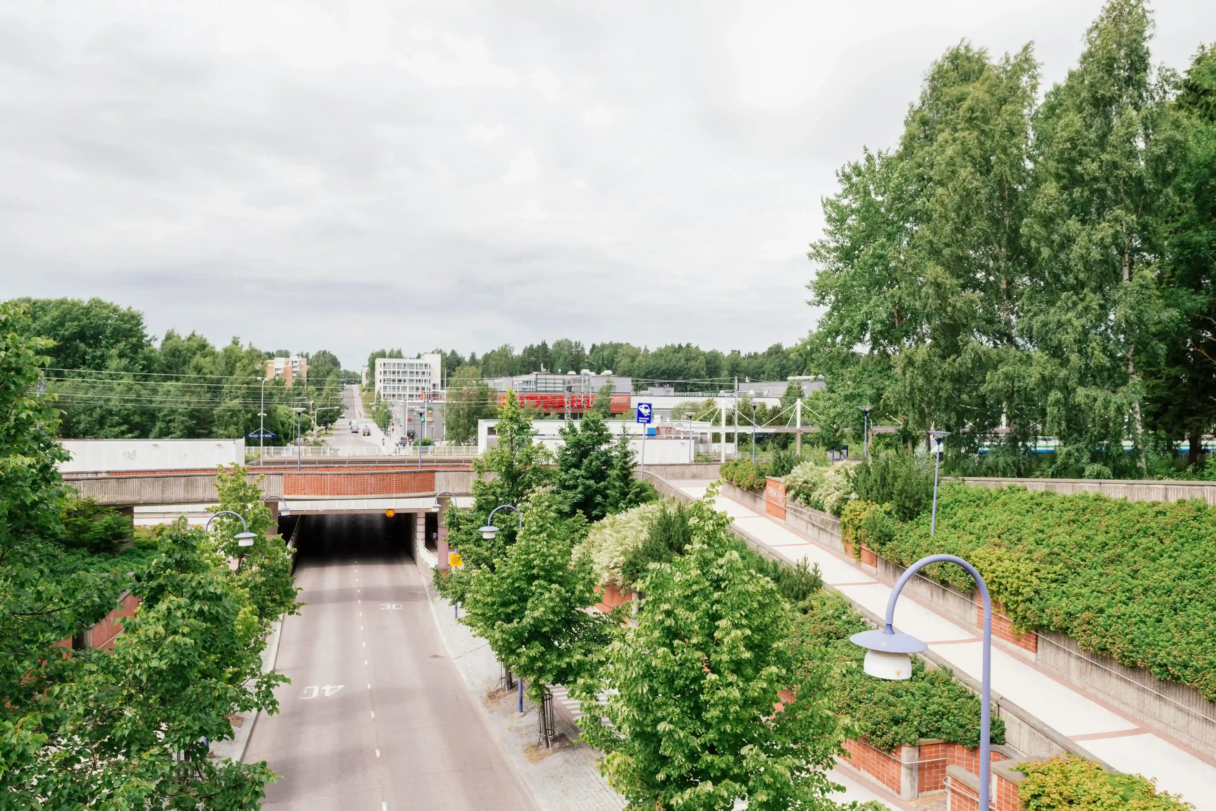 Asbestipurkutyö 1970-luvun lähiökerrostalossa Koivukylässä
