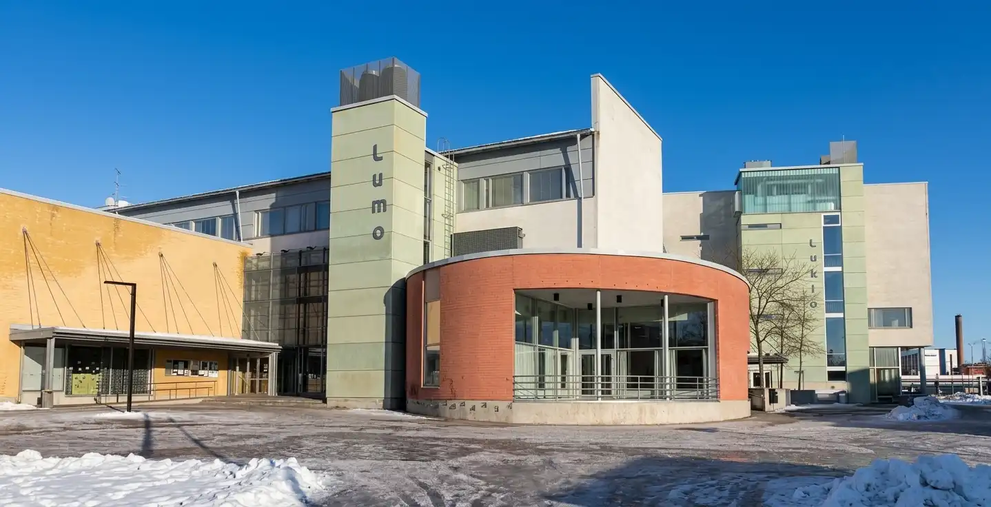 Asbestikartoitus rivitaloyhtiön katossa Korsossa